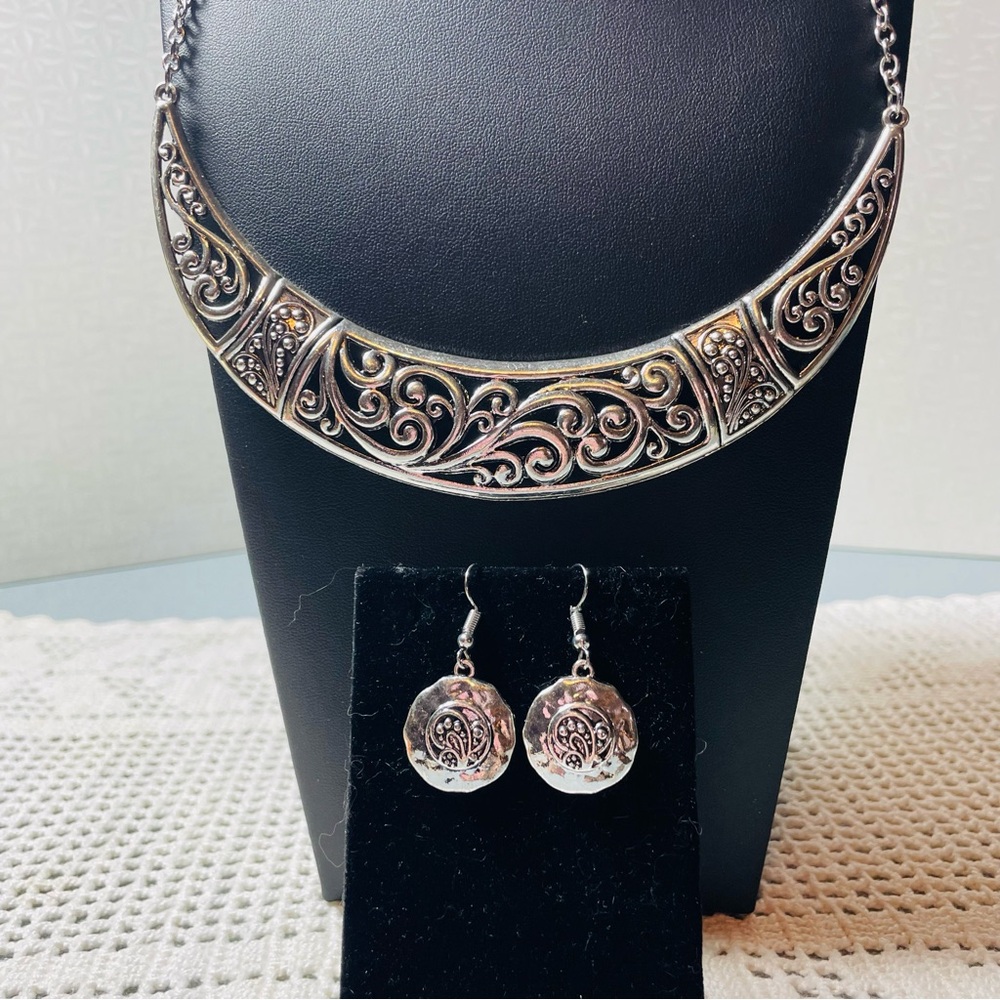 Elegant Silver Necklace and Earring Set